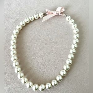 Fashion necklace pearl finish with ribbon tie.